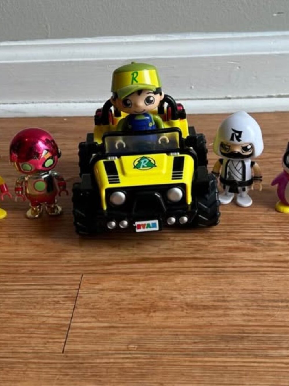 Ryan's World OFF ROAD CRUISER + 9 Figures